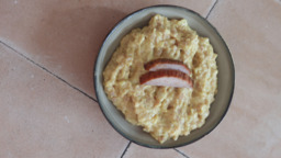Grillworst cashew salade