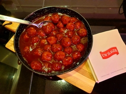 Gehaktballetjes in satesaus