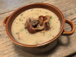 Bospaddenstoelensoep met truffel