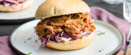 BROODJE VAN DE MAAND PULLED PORK