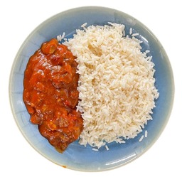 Witte rijst met oosterse saus